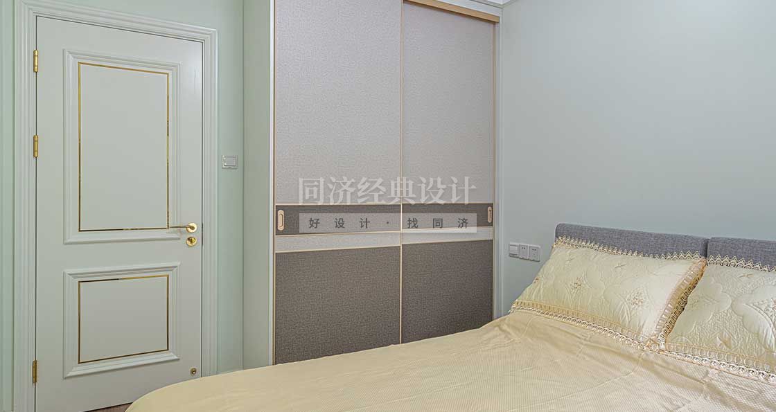兒童房：采用淺綠色，顯得小清新且現(xiàn)代。